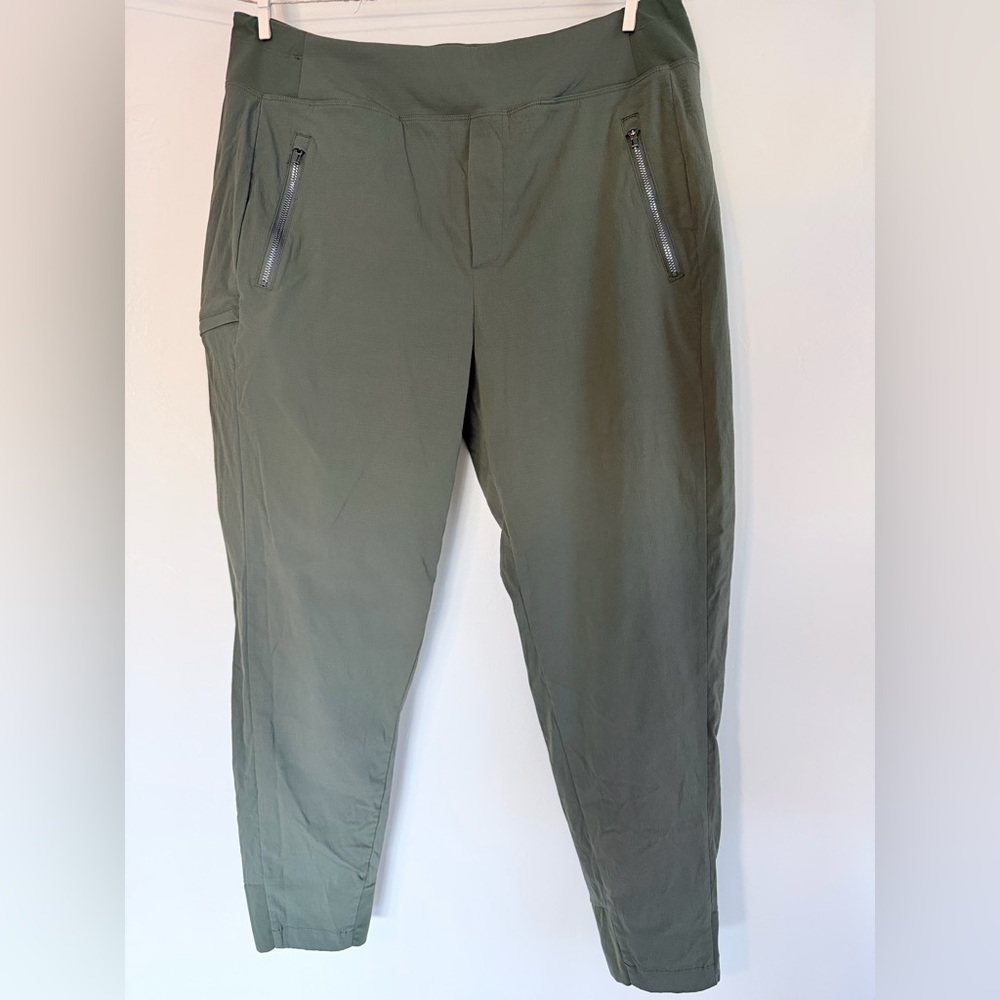 Athleta Women’s Jogger Pants in Olive